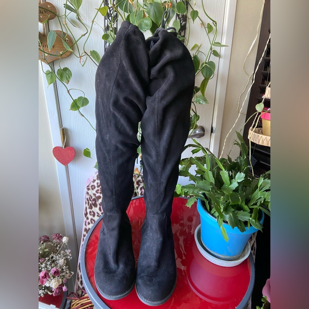 Over-The-Knee boots faux suede tied closed